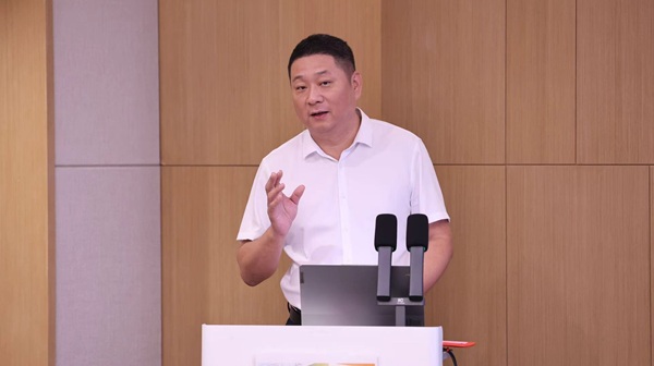 冯总讲话.jpg